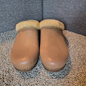Dansko Magda Tan Shearling Lined Mules Size 40